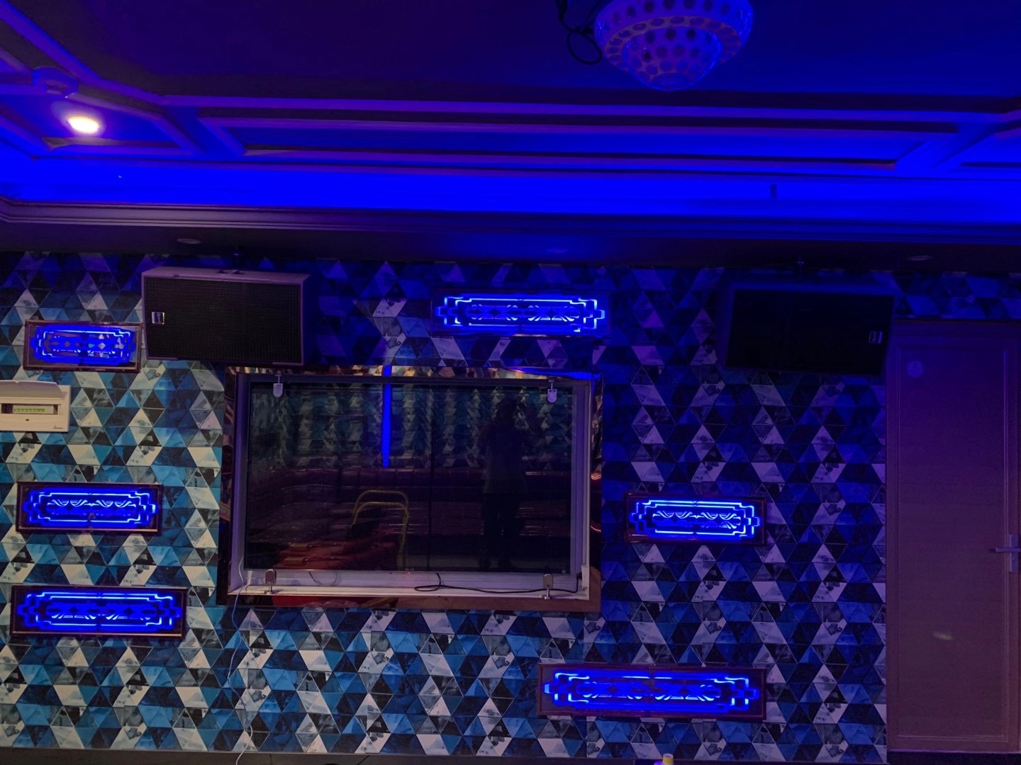 四川成都香槟量贩KTV